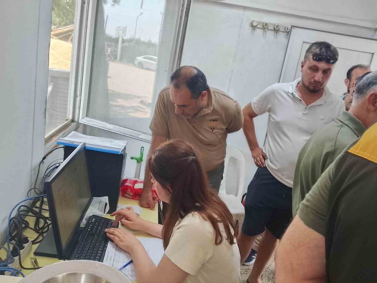 ÇANAKKALE'NİN GELİBOLU İLÇESİNDE TOPRAK MAHSULLERİ OFİSİ (TMO) ALIM NOKTALARINDA İNCELEMELERDE...