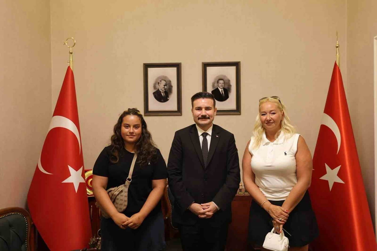 ÇANAKKALE'NİN GÖKÇEADA İLÇESİ KAYMAKAMI OSMAN ACAR, GELENEKSEL HALK GÜNÜ BULUŞMASINDA...