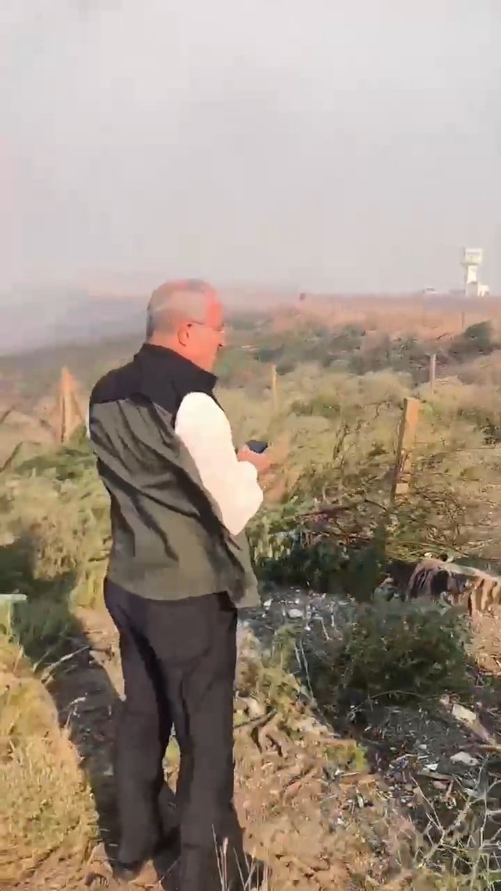 ÇANAKKALE’DE ÇIKAN ORMAN YANGININA ORMAN BÖLGE MÜDÜRLÜĞÜ EKİPLERİ 6 HELİKOPTER, 16 ARAZÖZ, 5 DOZER...