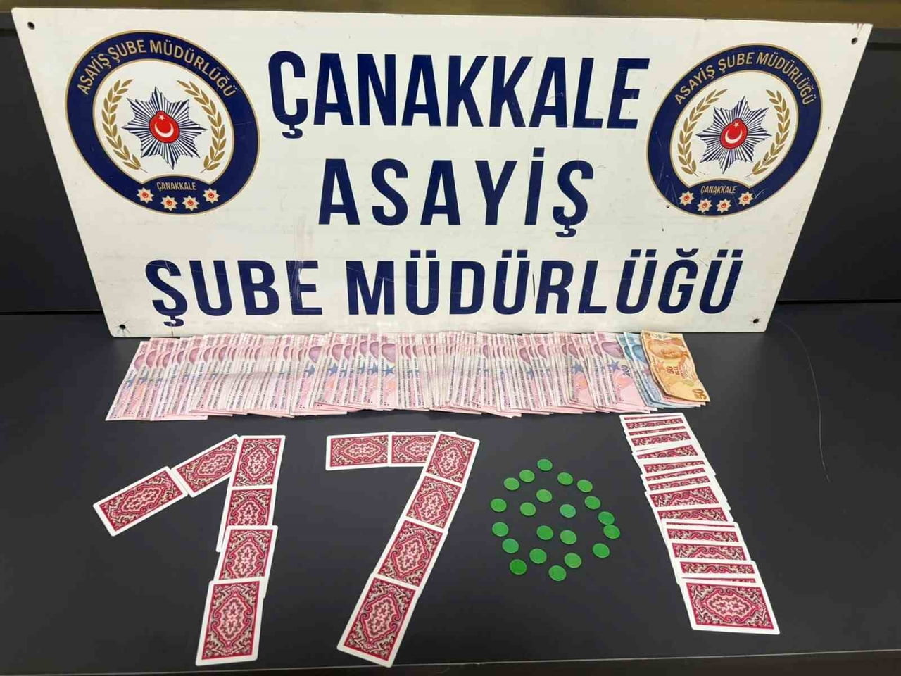 ÇANAKKALE’DE EMNİYET EKİPLERİNCE GERÇEKLEŞTİRLEN HUZUR UYGULAMALARINDA ÇEŞİTLİ SUÇLARDAN ARANAN 20...