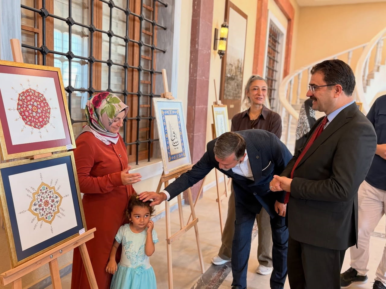 ÇANAKKALE’DE İL MÜFTÜLÜĞÜ VE HALK EĞİTİMİ MERKEZİ İŞ BİRLİĞİNDE DÜZENLENEN ‘TEZHİP SANATI KURSU’...