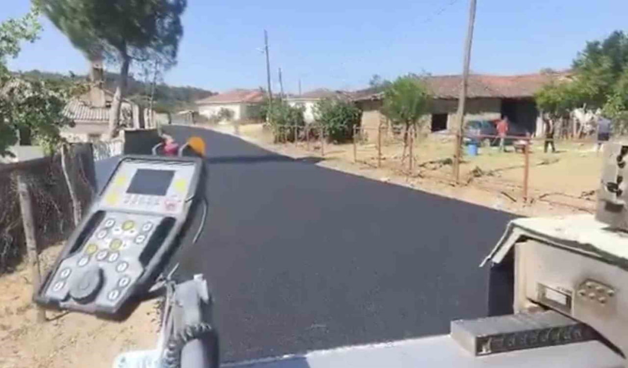 ÇANAKKALE’DE İL ÖZEL İDARESİ YOL VE ULAŞIM HİZMETLERİ MÜDÜRLÜĞÜNCE İL GENELİ KÖY YOLLARINDA SICAK...