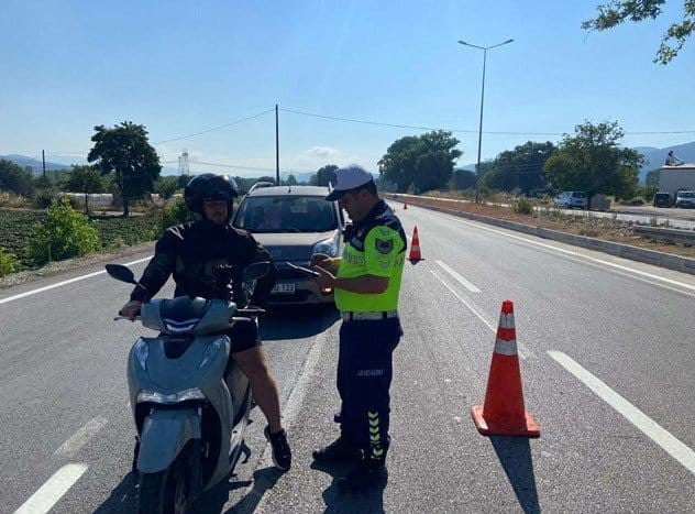 ÇANAKKALE’DE JANDARMA EKİPLERİ YAZ DÖNEMİNİN GELMESİYLE ARTAN MOTOSİKLET VE MOTORLU BİSİKLET...