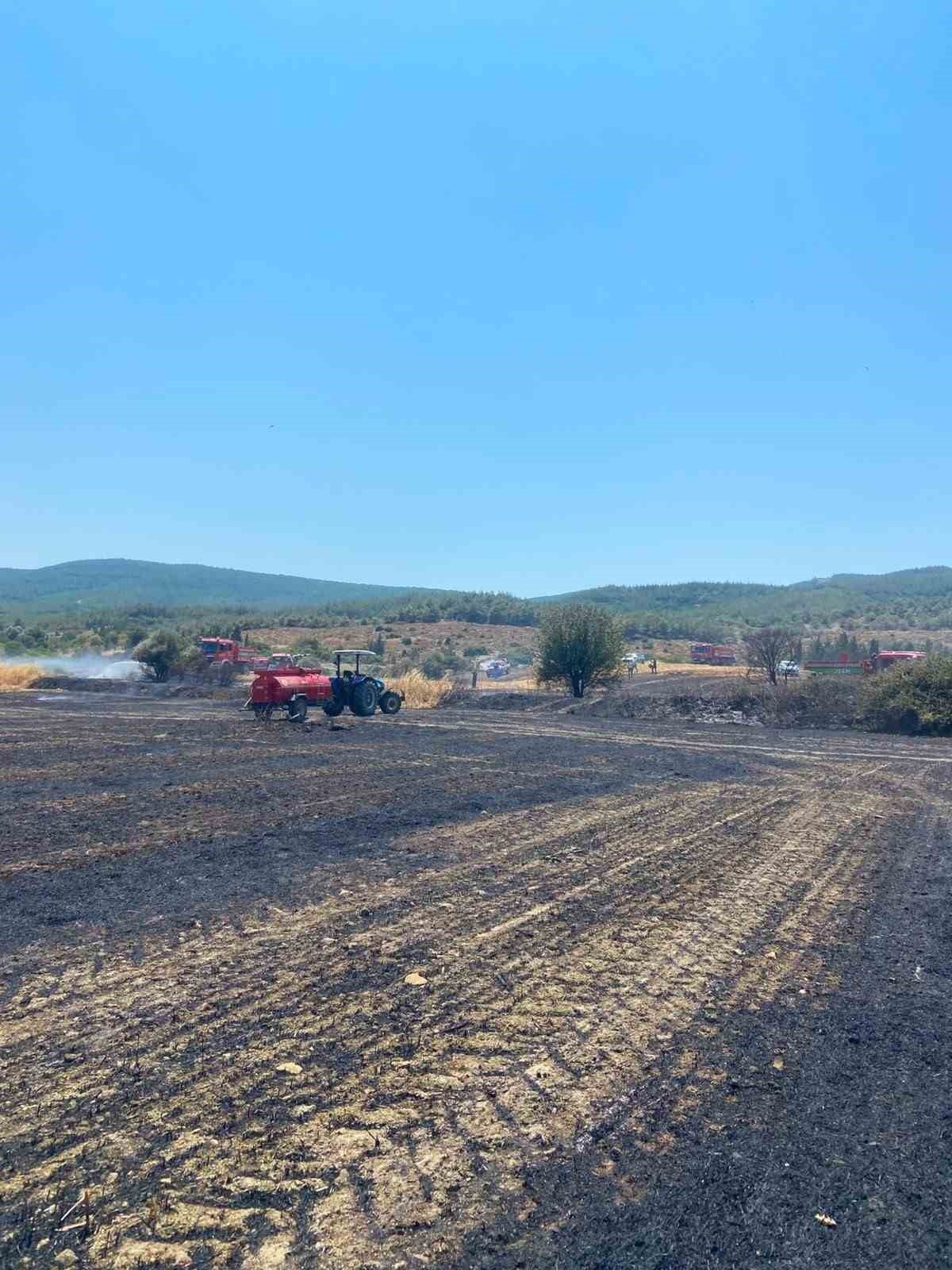 ÇANAKKALE’DE TARIM ARAZİSİNDE ÇIKAN YANGIN HAVADAN VE KARADAN MÜDAHALESİYLE KONTROL ALTINA ALINDI....