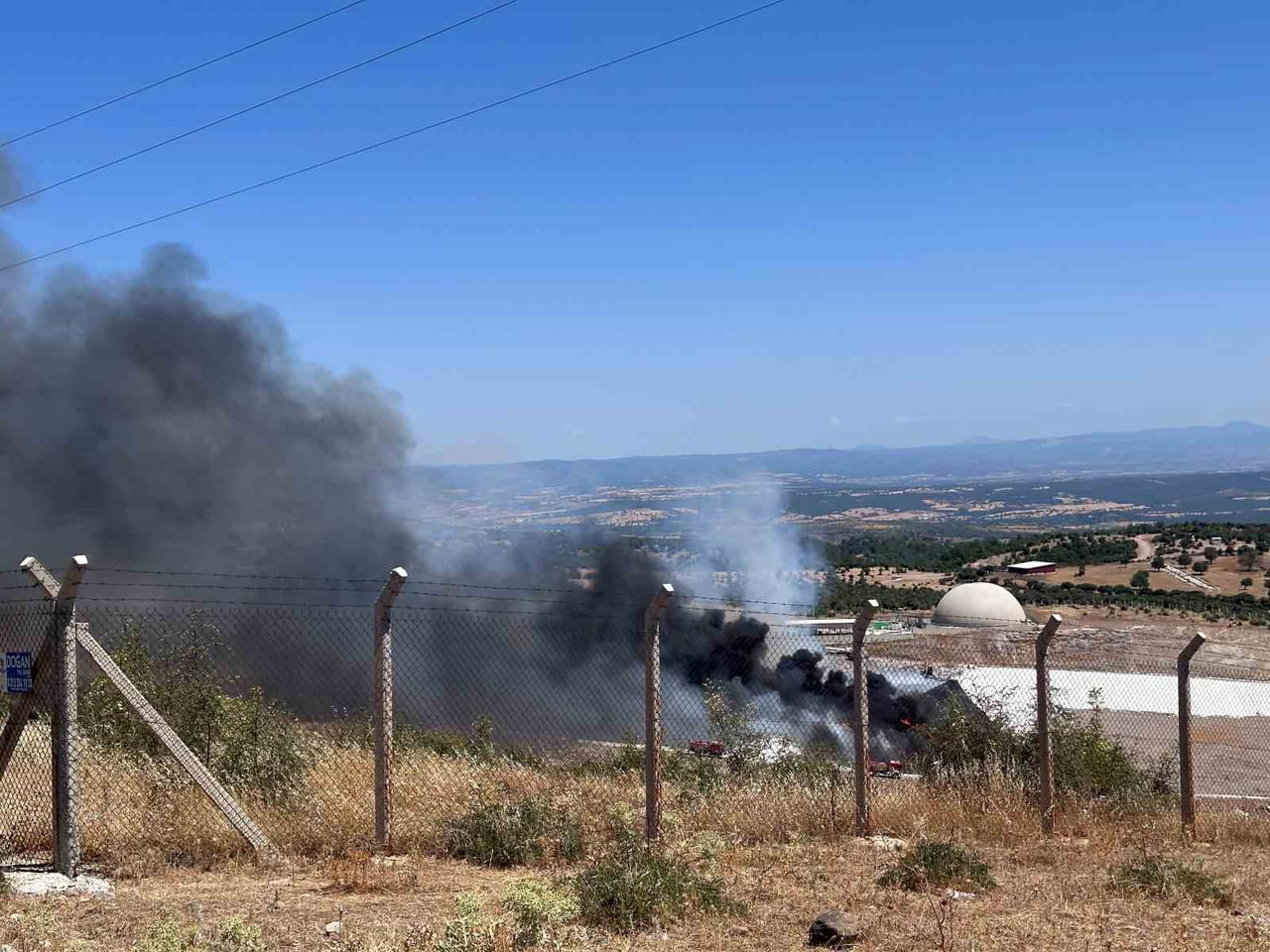 ÇANAKKALE’NİN AYVACIK İLÇESİNDE KATI ATIK VE BERTARAF TESİSİNDE ÇIKAN YANGINA ORMAN BÖLGE...