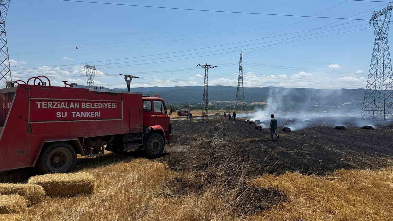 ÇANAKKALE’NİN ÇAN İLÇESİNDE TARIM ARAZİSİNDE ÇIKAN YANGIN ORMAN BÖLGE MÜDÜRLÜĞÜ EKİPLERİNİN...