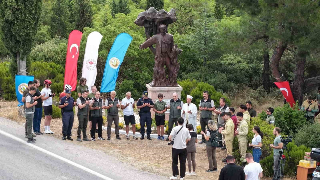 ÇANAKKALE ORMAN BÖLGE MÜDÜRÜ TALAT GÖKTEPE, ANITI ÖNÜNDE ANILDI