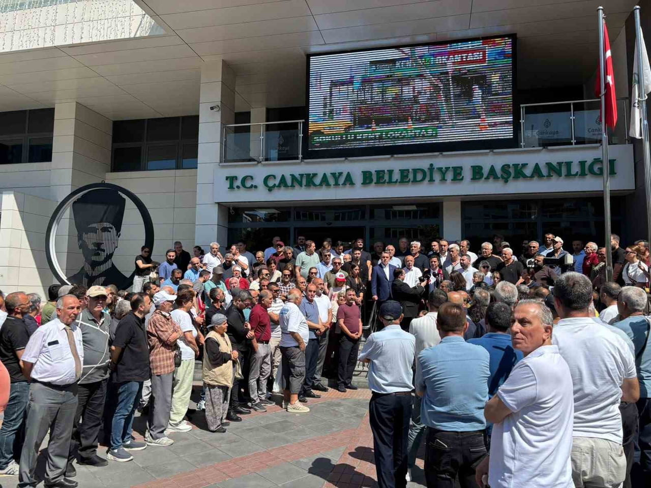 ÇANKAYA BELEDİYESİNE YÖNELİK RÜŞVET VE YOLSUZLUK OPERASYONUN ARDINDAN ÇOK SAYIDA CHP'Lİ PARTİLİ VE...