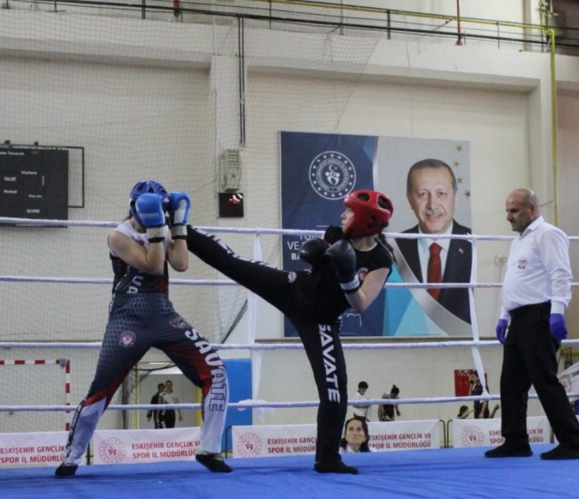 ÇANKIRI'DA SAVATE SPORU İLE İLGİLENEN SPORCULAR, KISA SÜREDE ALDIKLARI EĞİTİMLE HEM TÜRKİYE'DE HEM...