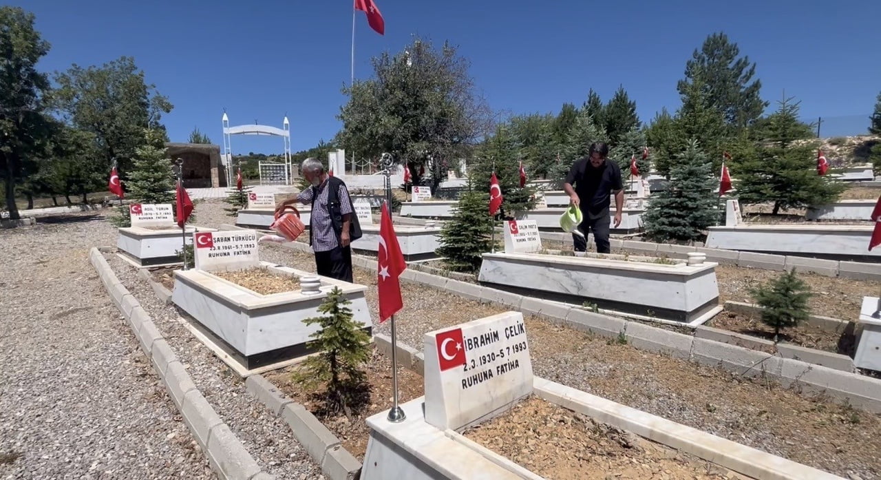 ÇANKIRI TERÖRLE MÜCADELE KAHRAMANLARI DERNEĞİ ÜYELERİ, ERZİNCAN’IN KEMALİYE İLÇESİNE BAĞLI...