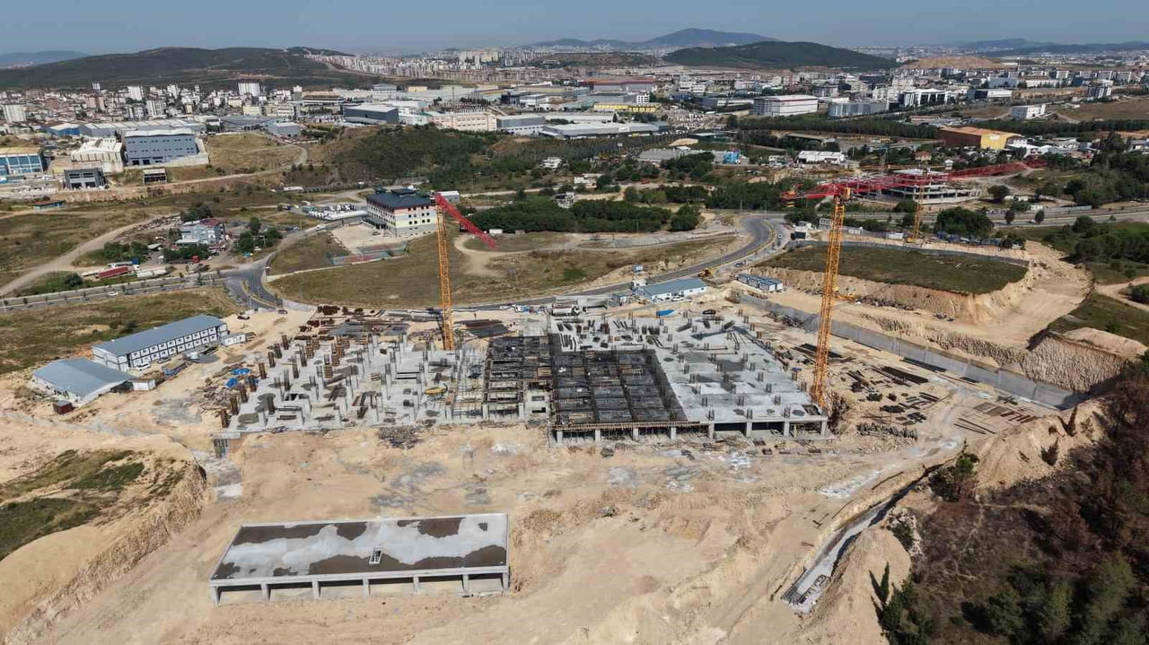 ÇAYIROVA DEVLET HASTANESİ’NDE İNŞAAT ÇALIŞMALARI TÜM HIZIYLA DEVAM EDİYOR. 200 YATAKLI OLARAK...