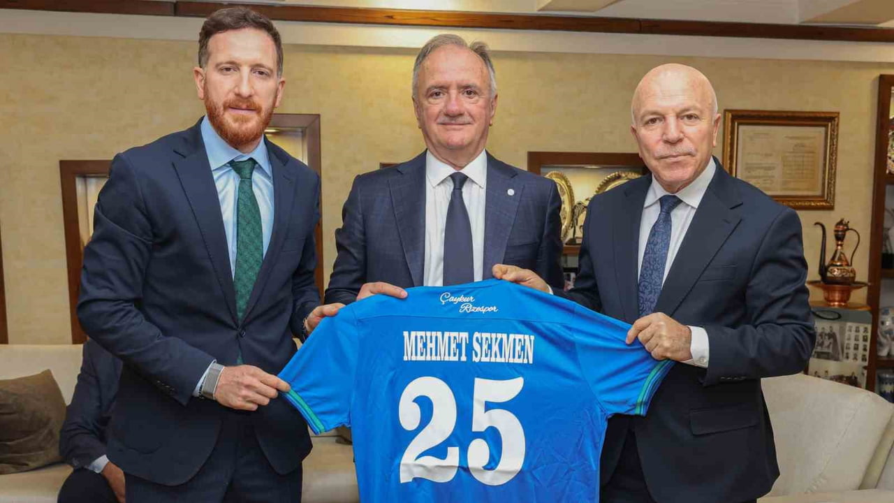 ÇAYKUR RİZESPOR BAŞKANI ALİ ZEKİ SARUHAN (ORTADA),ERZURUMSPOR FK BAŞKANI AHMET DAL(SOLDA)VE...
