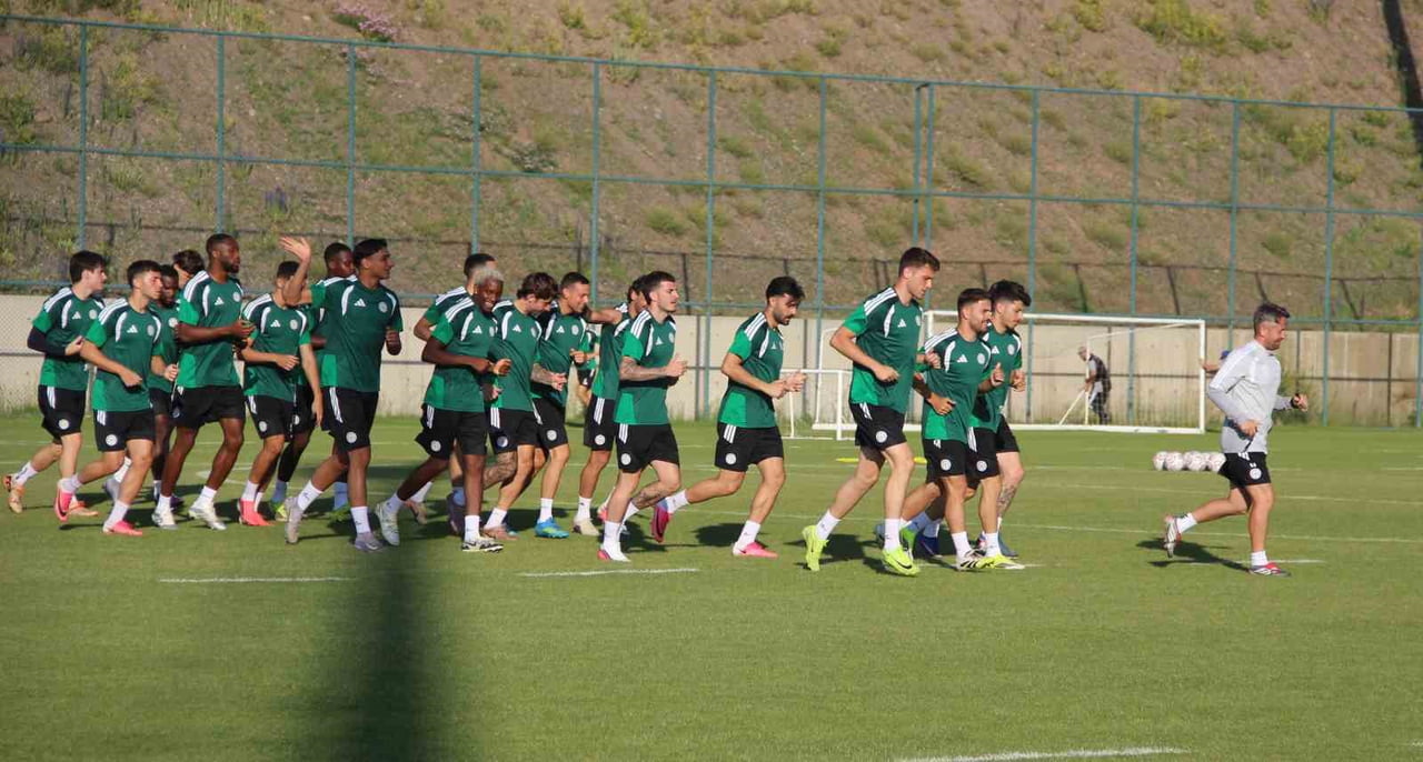 ÇAYKUR RİZESPOR, YENİ SEZON HAZIRLIKLARINI ERZURUM PALANDÖKEN YÜKSEK İRTİFA KAMP MERKEZİ'NDE...