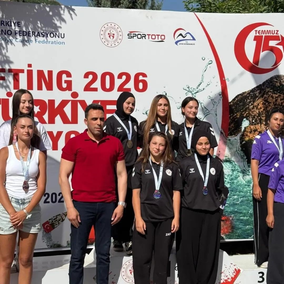 ÇEKEREK KANO TAKIMI TÜRKİYE ŞAMPİYONU OLDU.-