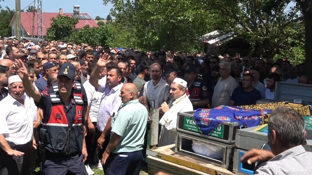 CENAZE TÖRENİNE, BAFRA T TİPİ KAPALI CEZA İNFAZ KURUMU'NDA BULUNAN OĞULLARI MUHAMMET BULUT DA...