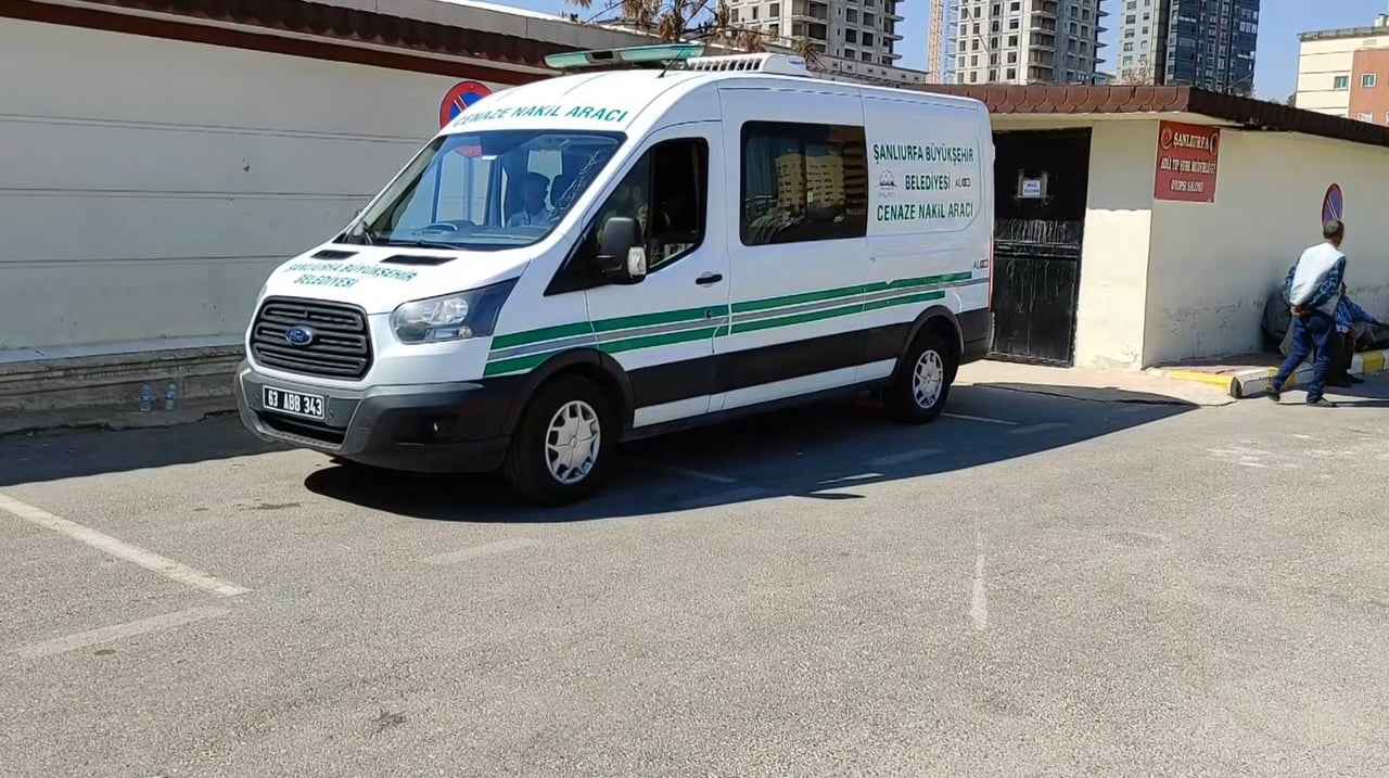 CENAZELER, OLAY YERİNDEKİ İNCELEMELERİN ARDINDAN OTOPSİ İŞLEMLERİ İÇİN ŞANLIURFA ADLİ TIP KURUMU...