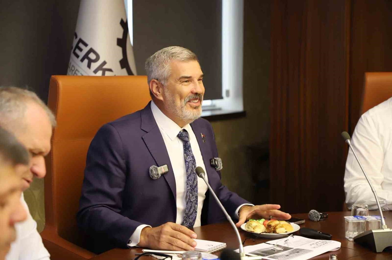 ÇERKEZKÖY TİCARET VE SANAYİ ODASI YÖNETİM KURULU BAŞKANI AHMET ÇETİN, DÜZENLEDİĞİ BASIN...