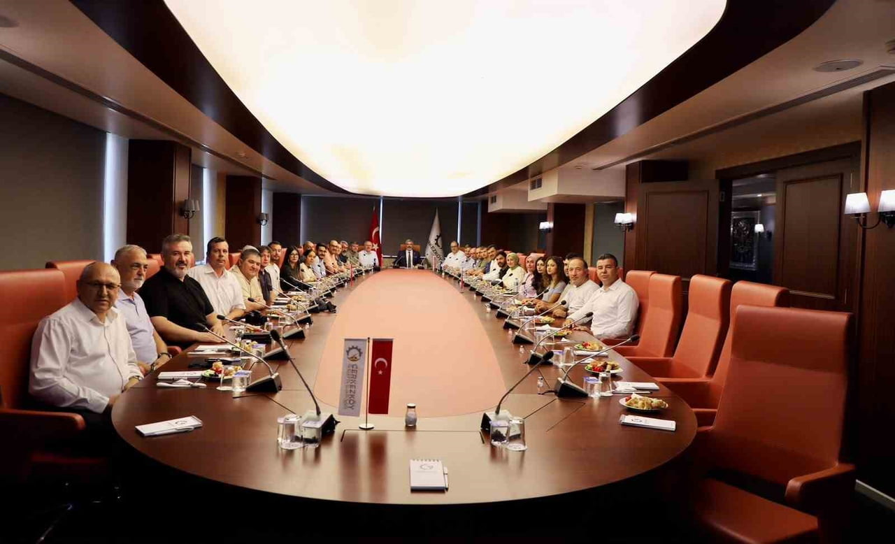 ÇERKEZKÖY TİCARET VE SANAYİ ODASI YÖNETİM KURULU BAŞKANI AHMET ÇETİN, DÜZENLEDİĞİ BASIN...
