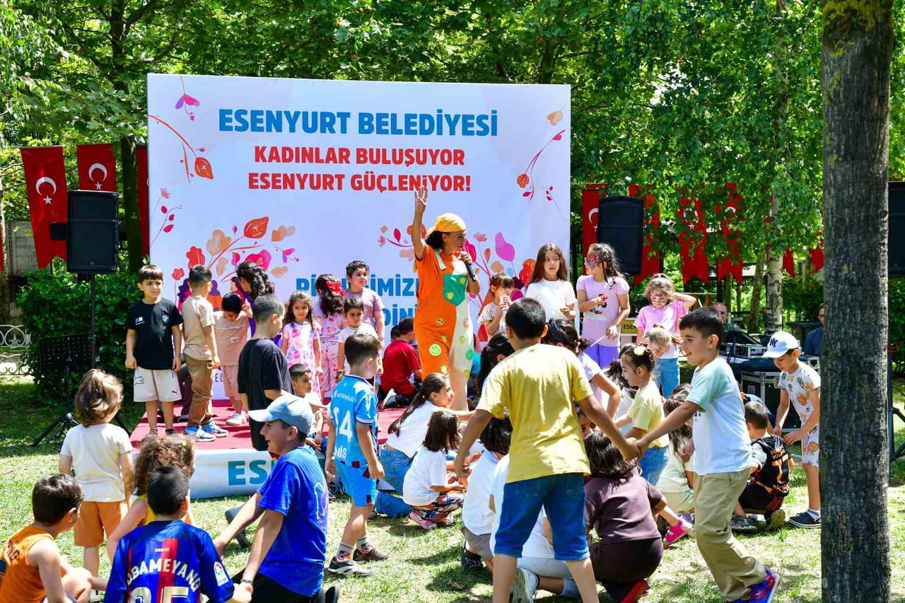 ÇEŞİTLİ ETKİNLİKLER VE ÇOCUKLARA YÖNELİK İKRAMLAR DA PROGRAMA RENK KATTI.
