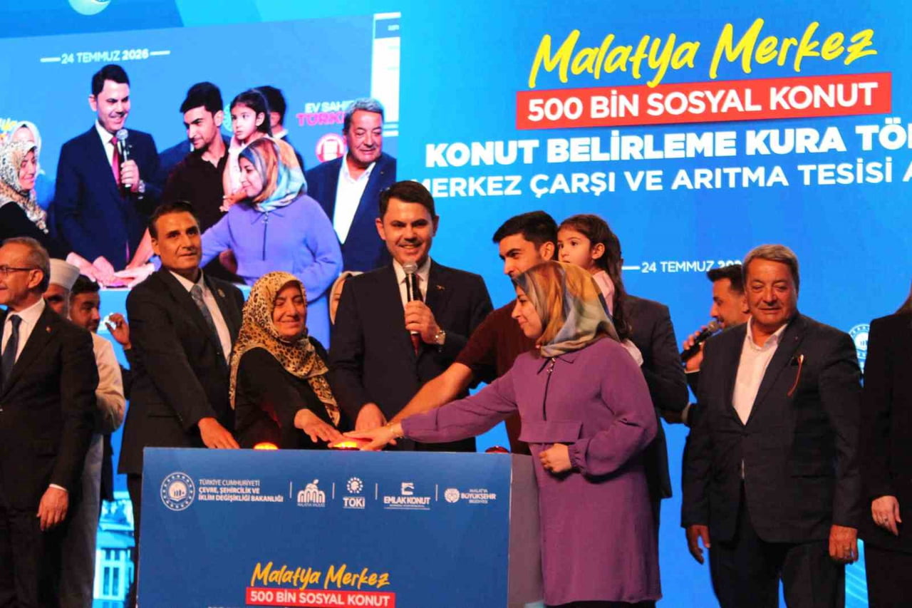 ÇEVRE, ŞEHİRCİLİK VE İKLİM DEĞİŞİKLİĞİ BAKANI MURAT KURUM, KONUT BELİRLEME KURA TÖRENİNE...