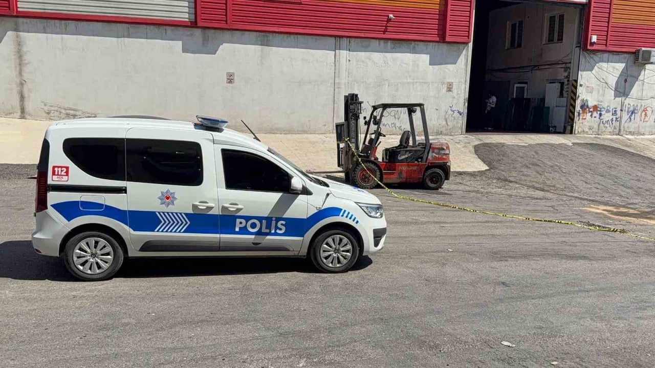 ÇEVREDEKİ ÇALIŞANLARIN DURUMU 112 ACİL ÇAĞRI MERKEZİ’NE BİLDİRMESİ ÜZERİNE OLAY YERİNE SAĞLIK VE...