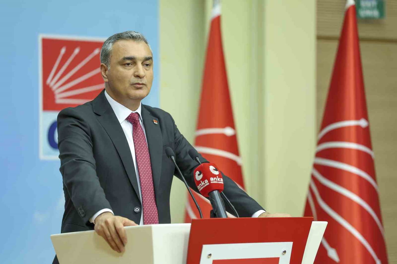 CHP GENEL BAŞKAN YARDIMCISI VE SÖZCÜSÜ MÜSLİM SARI, 7 İLE YENİ İL BAŞKANI ATANDIĞINI, 8 İL...