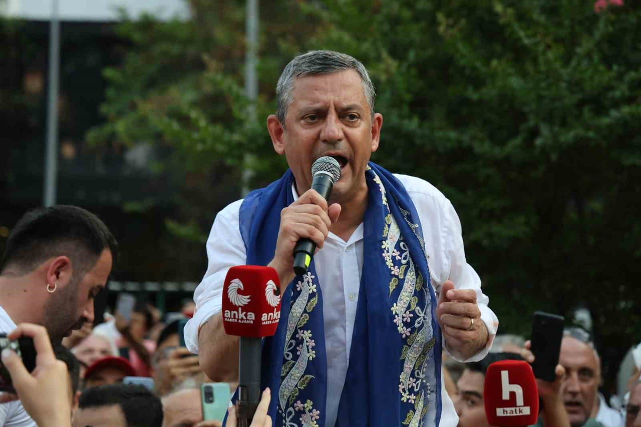 CHP GRUP BAŞKANI ÖZGÜR ÖZEL, YENİ PARTİ KURACAĞININ SİNYALİNİ VEREREK, "NE ACELE EDİP YANLIŞ...
