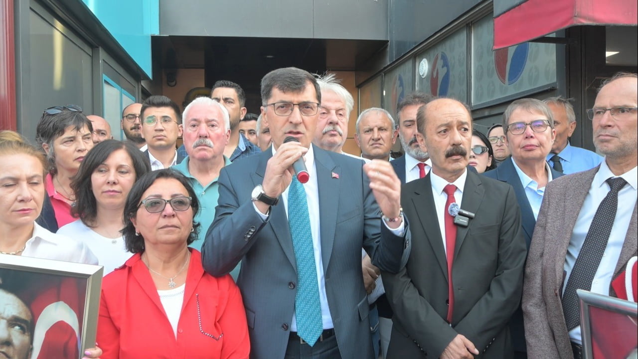 CHP KÜTAHYA İL BAŞKANI TAMER YENİKAYA VE İL YÖNETİMİ, İLÇE BAŞKANLARI İLE KÜTAHYA BELEDİYE BAŞKANI...