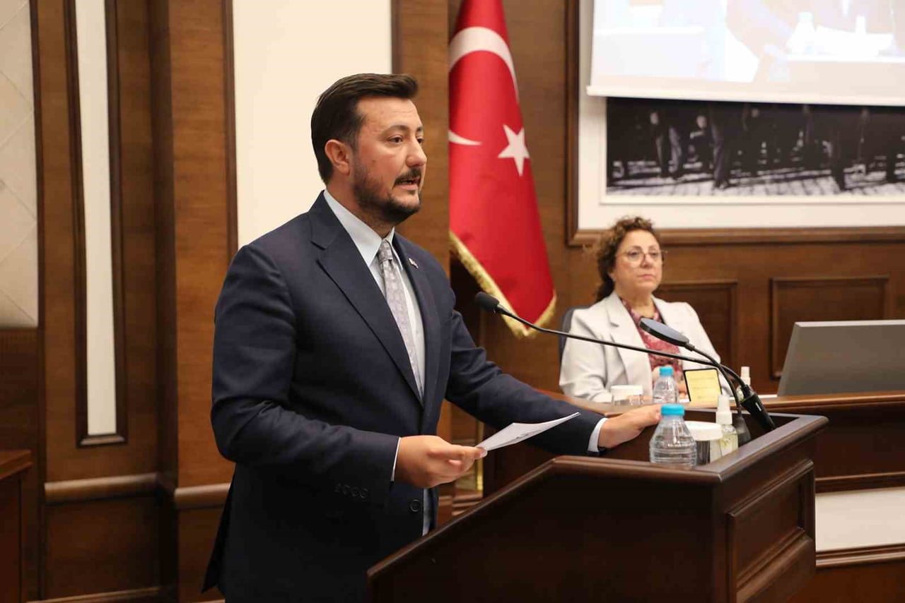 CHP MECLİS ÜYESİ KEREM EREKE, İLÇEDE DEVAM EDEN İMAR PLANI ÇALIŞMALARINA İLİŞKİN MECLİSİ...