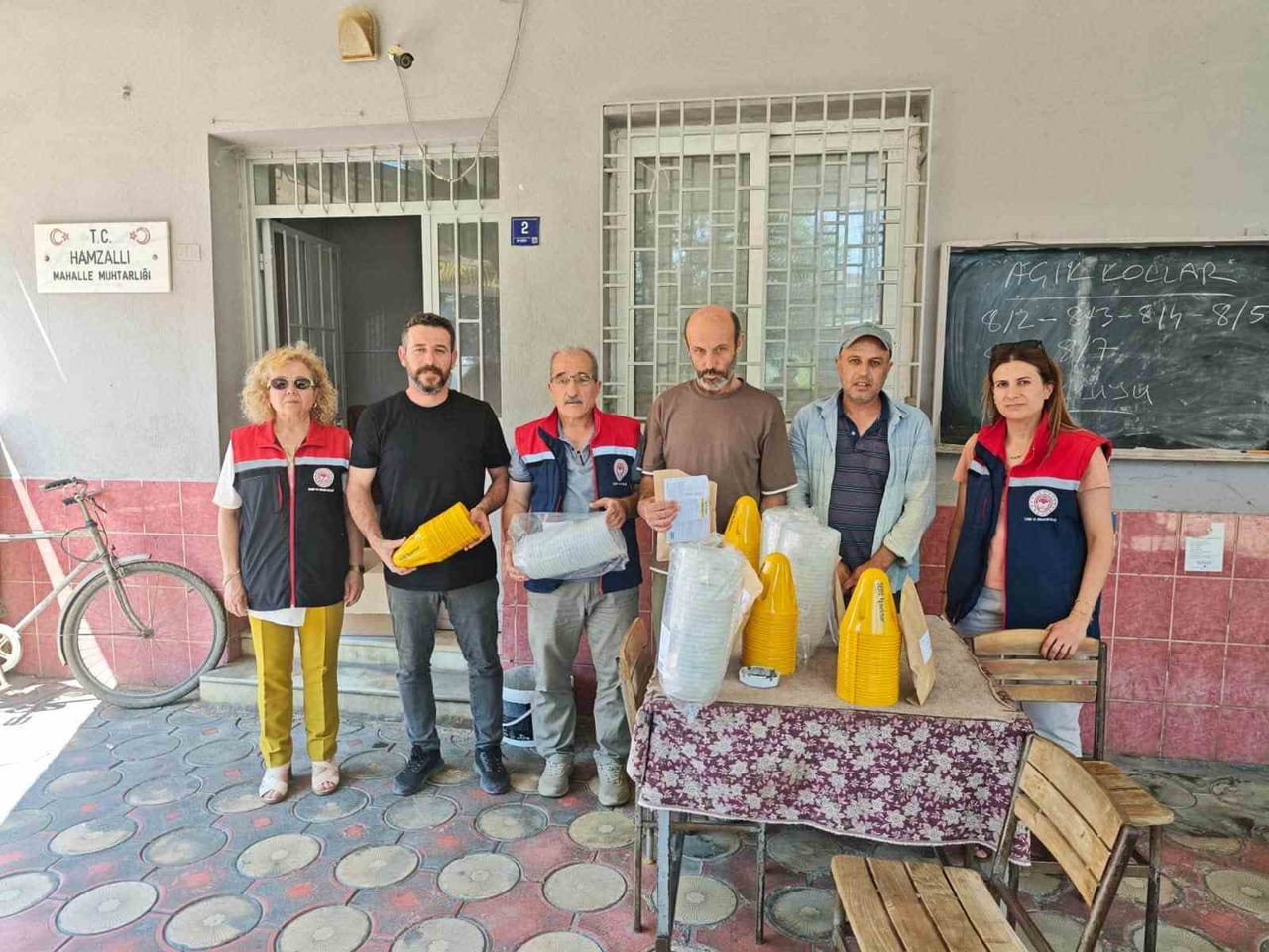 ÇİFTÇİ SAYISI YÜKSEK OLAN İLLERDEN OLAN AYDIN'DA AKDENİZ MEYVE SİNEĞİ İLE MÜCADELE AMACIYLA YÜZDE...