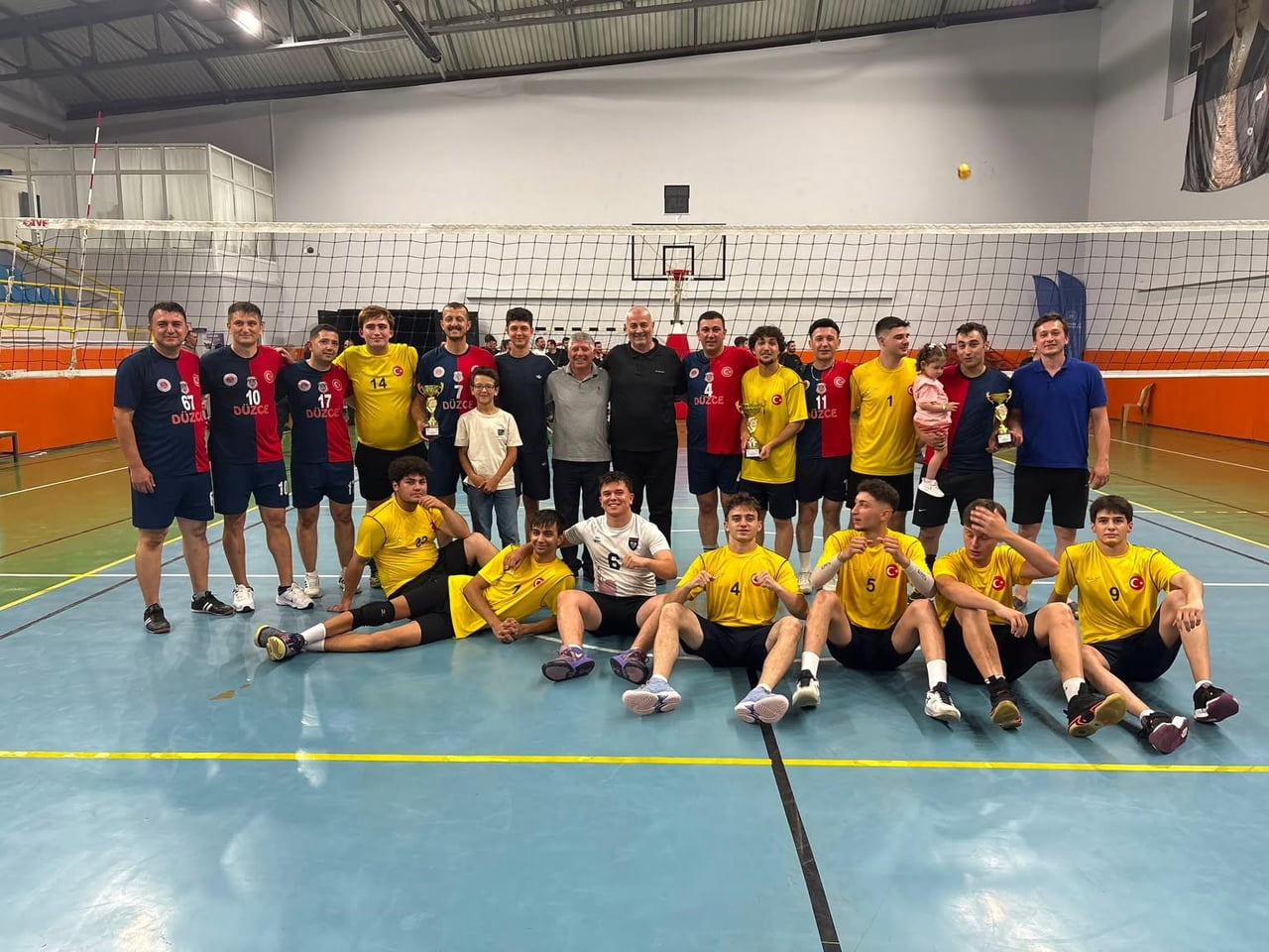 ÇİLİMLİ BELEDİYESİ TARAFINDAN DÜZENLENEN VOLEYBOL TURNUVASI BÜYÜK BİR HEYECAN, CENTİLMENLİK VE...