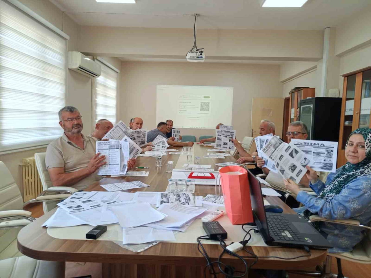 ÇİLİMLİ İLÇE DEVLET HASTANESİ İLE TOPLUM SAĞLIĞI MERKEZİ EKİPLERİ TARAFINDAN MUHTARLAR VE KUR'AN...