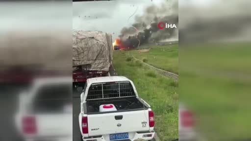 Çin’e bağlı İç Moğolistan Özerk Bölgesi’nde amonyum nitrat yüklü kamyonda meydana gelen patlamada...