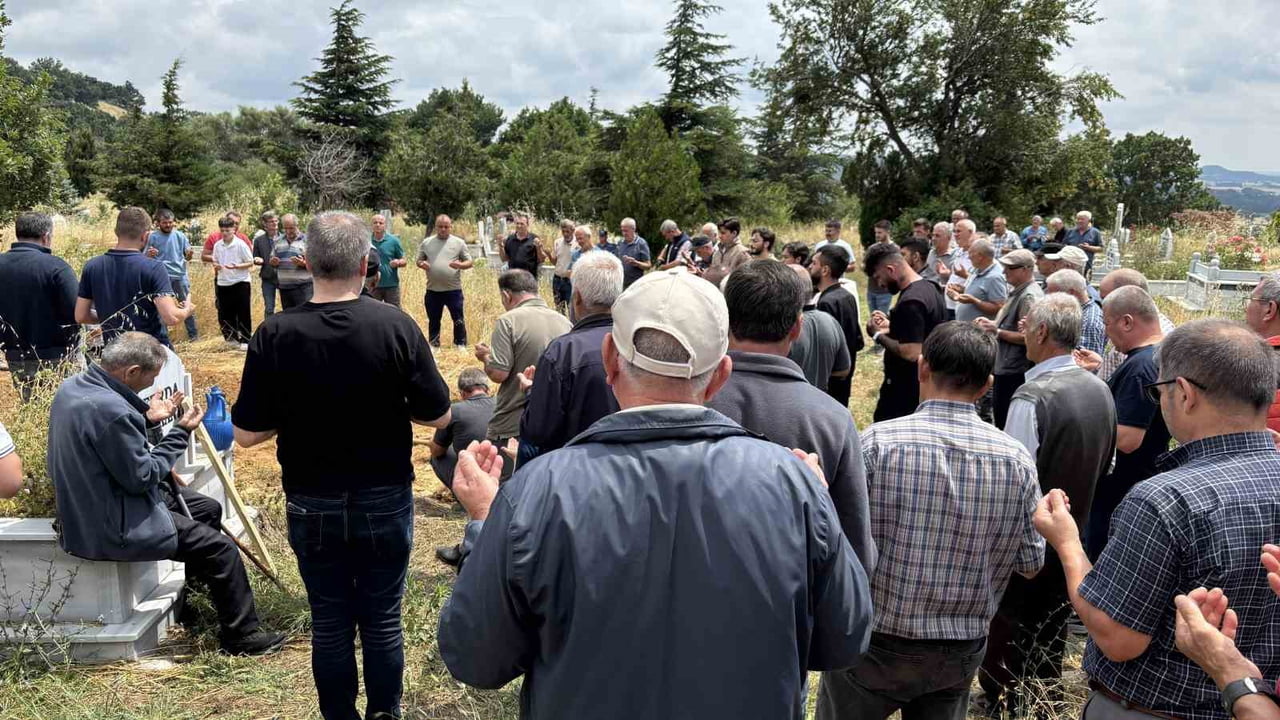 ÇİSEM ÇALKANTI'NIN CENAZESİ, KIRKLARELİ'NİN PINARHİSAR İLÇESİNE BAĞLI YENİCE KÖYÜNDE TOPRAĞA...