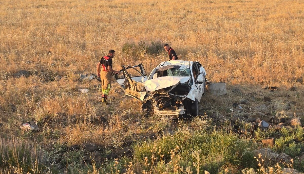 CİZRE İLÇESİNDE OTOMOBİLİN ŞARAMPOLE DEVRİLMESİ SONUCU 1 KİŞİ ÖLDÜ, 2 KİŞİ...