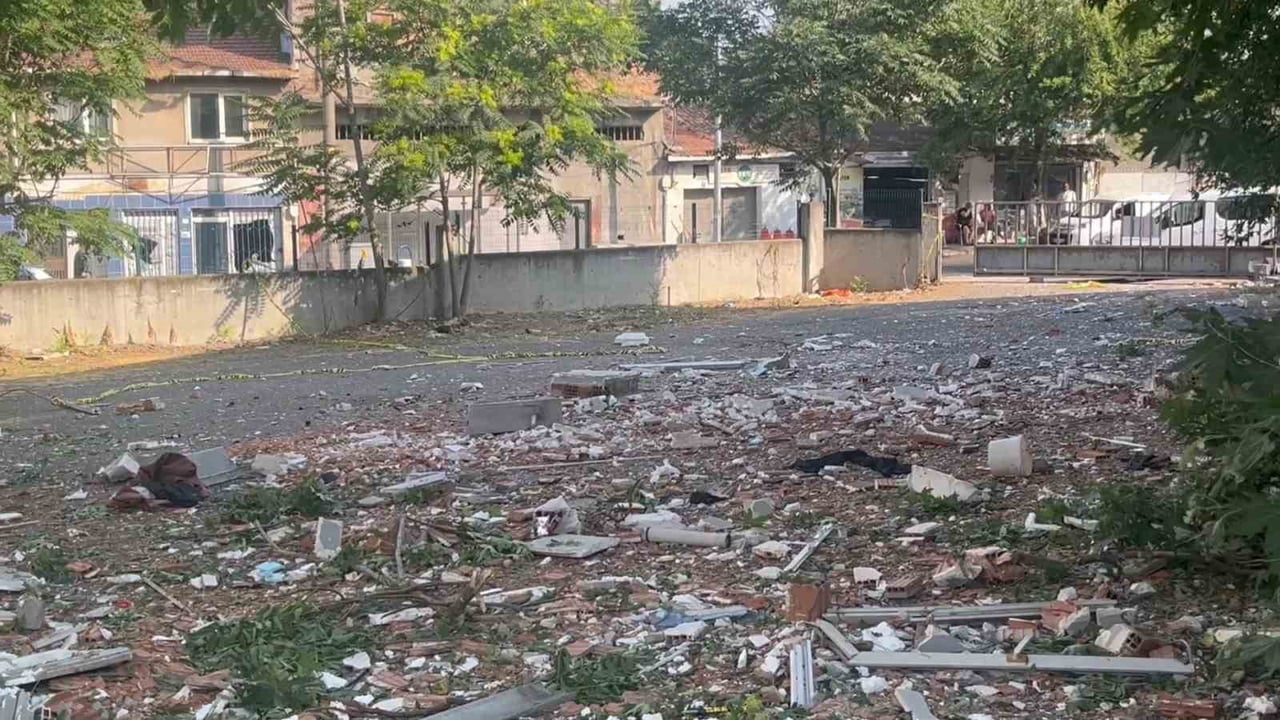 ÇORLU'DA 2 KİŞİNİN HAYATINI KAYBETTİĞİ DOĞAL GAZ PATLAMASININ ARDINDAN GÜNDÜZ SAATLERİNDE...