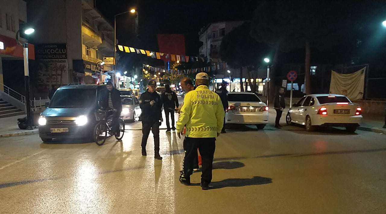 ÇORUM'DA POLİS EKİPLERİNCE YÜRÜTÜLEN ÇALIŞMALARDA ARANAN 21 KİŞİ YAKALANIRKEN, 7 KAYIP ŞAHIS...