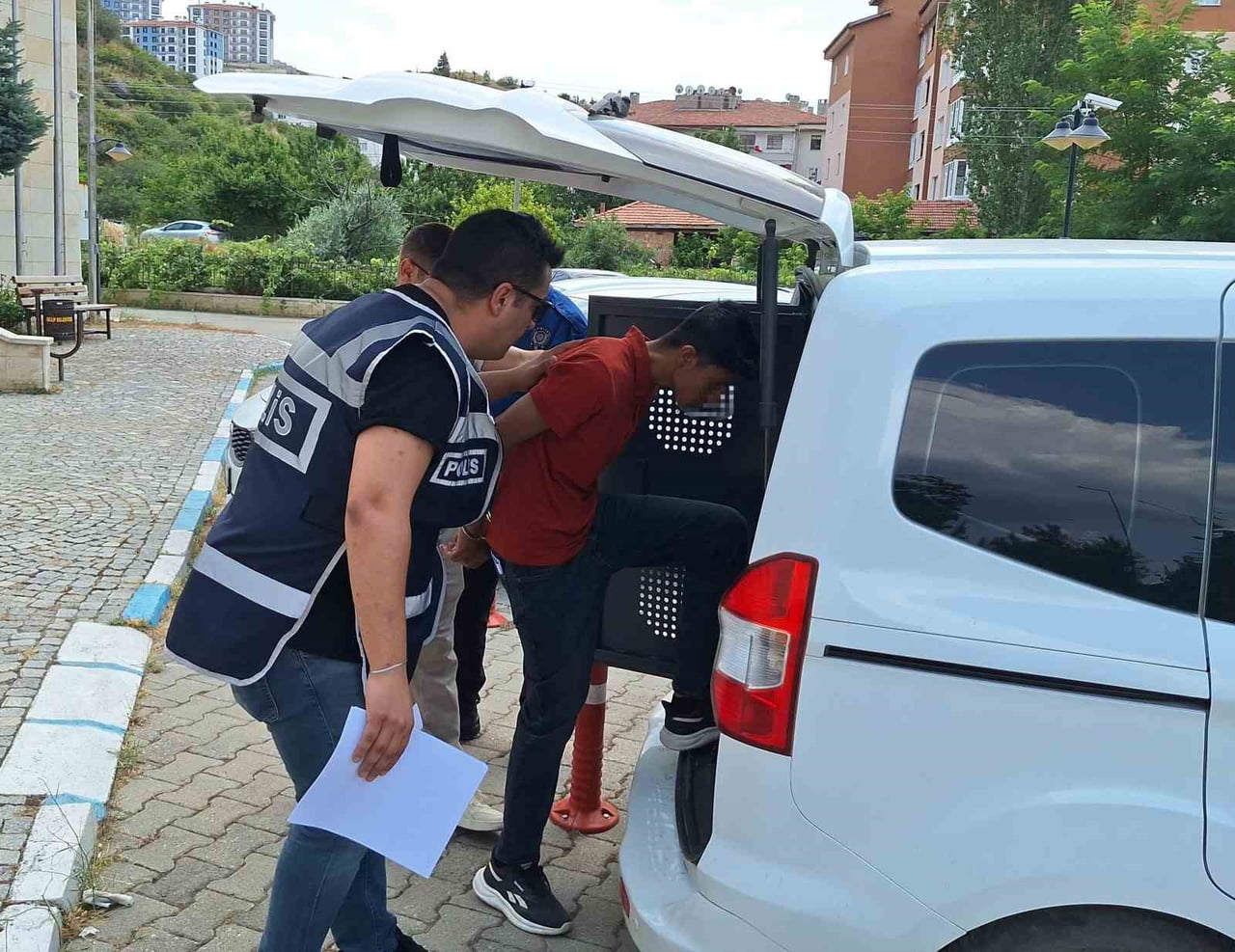 ÇORUM'UN İSKİLİP İLÇESİNDE TELEFON DOLANDIRICILIĞI YÖNTEMİYLE BİR VATANDAŞIN 1 MİLYON 500 BİN LİRA...