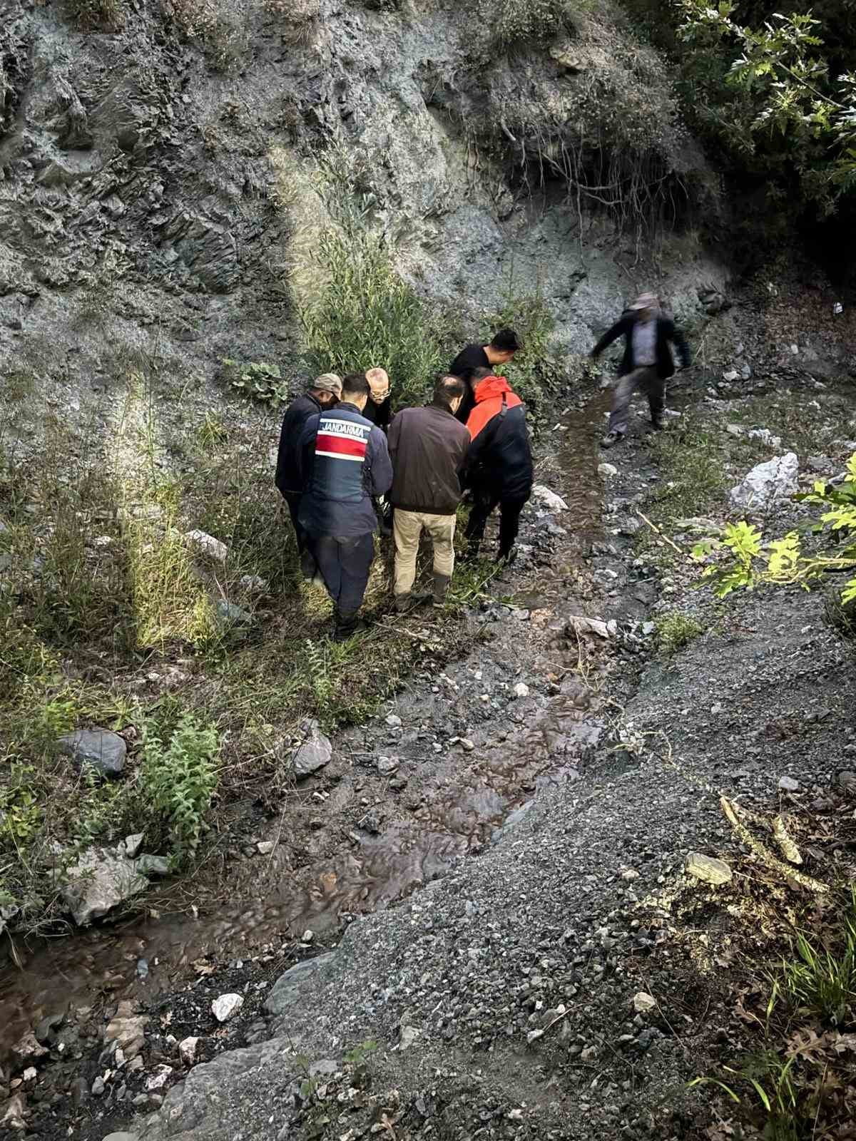 ÇORUM'UN MECİTÖZÜ İLÇESİNDE KAYBOLAN 71 YAŞINDAKİ VATANDAŞIN CANSIZ BEDENİ BULUNDU. YILMAZ'IN...