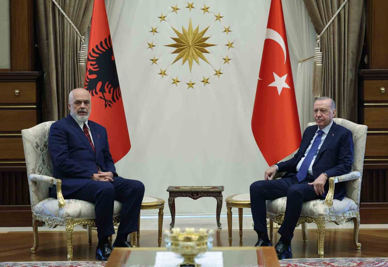 CUMHURBAŞKANI RECEP TAYYİP ERDOĞAN, ARNAVUTLUK BAŞBAKANI EDİ RAMA İLE GÖRÜŞTÜ.