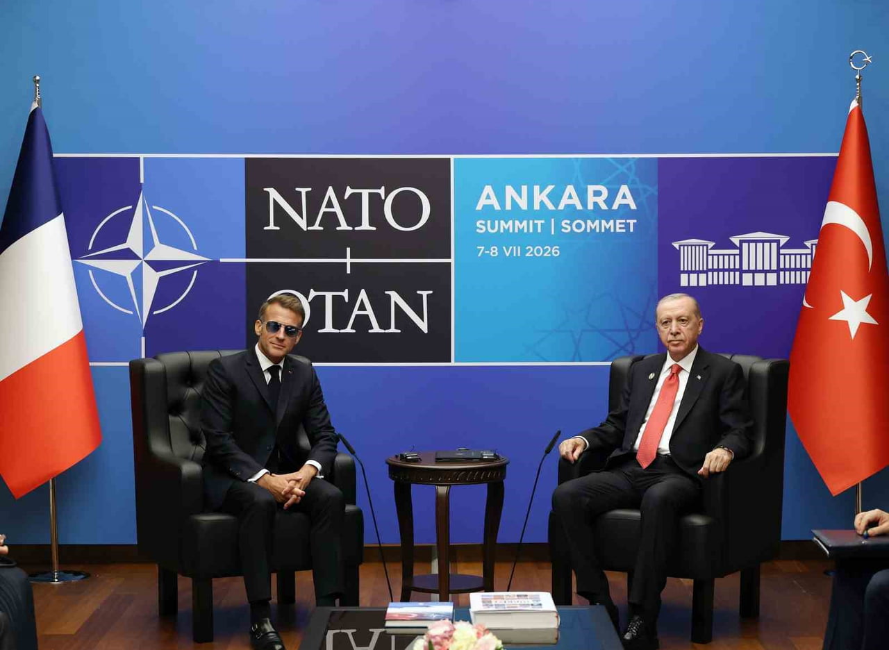CUMHURBAŞKANI RECEP TAYYİP ERDOĞAN, FRANSA CUMHURBAŞKANI EMMANUEL MACRON İLE GÖRÜŞTÜ.