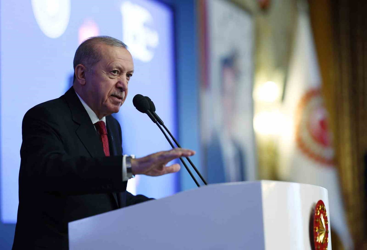 CUMHURBAŞKANI RECEP TAYYİP ERDOĞAN, "RUHLARIYLA BİRLİKTE ŞAHSİYETLERİNİ DE BİR DOLARA SATAN...