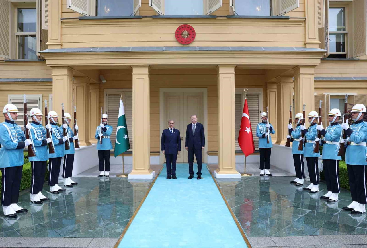 CUMHURBAŞKANI RECEP TAYYİP ERDOĞAN, TÜRKİYE’YE ZİYARETTE BULUNAN PAKİSTAN BAŞBAKANI ŞAHBAZ ŞERİF’İ...
