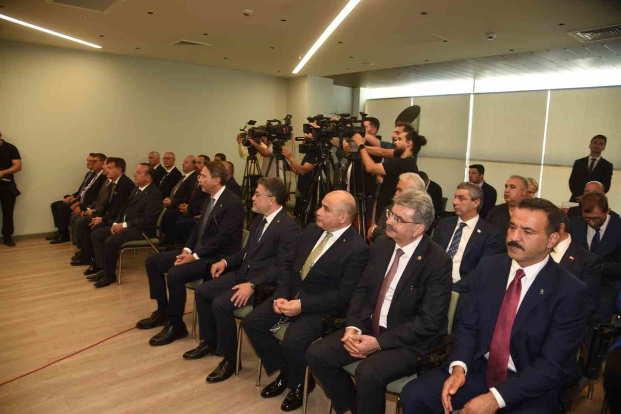 CUMHURBAŞKANI YARDIMCISI CEVDET YILMAZ, KKTC BAŞBAKANI ÜNAL ÜSTEL İLE BİR ARAYA GELDİ.