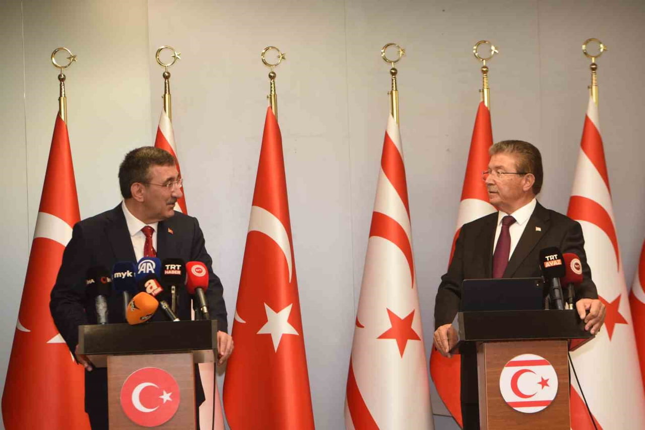 CUMHURBAŞKANI YARDIMCISI CEVDET YILMAZ, KKTC BAŞBAKANI ÜNAL ÜSTEL İLE BİR ARAYA GELDİ.