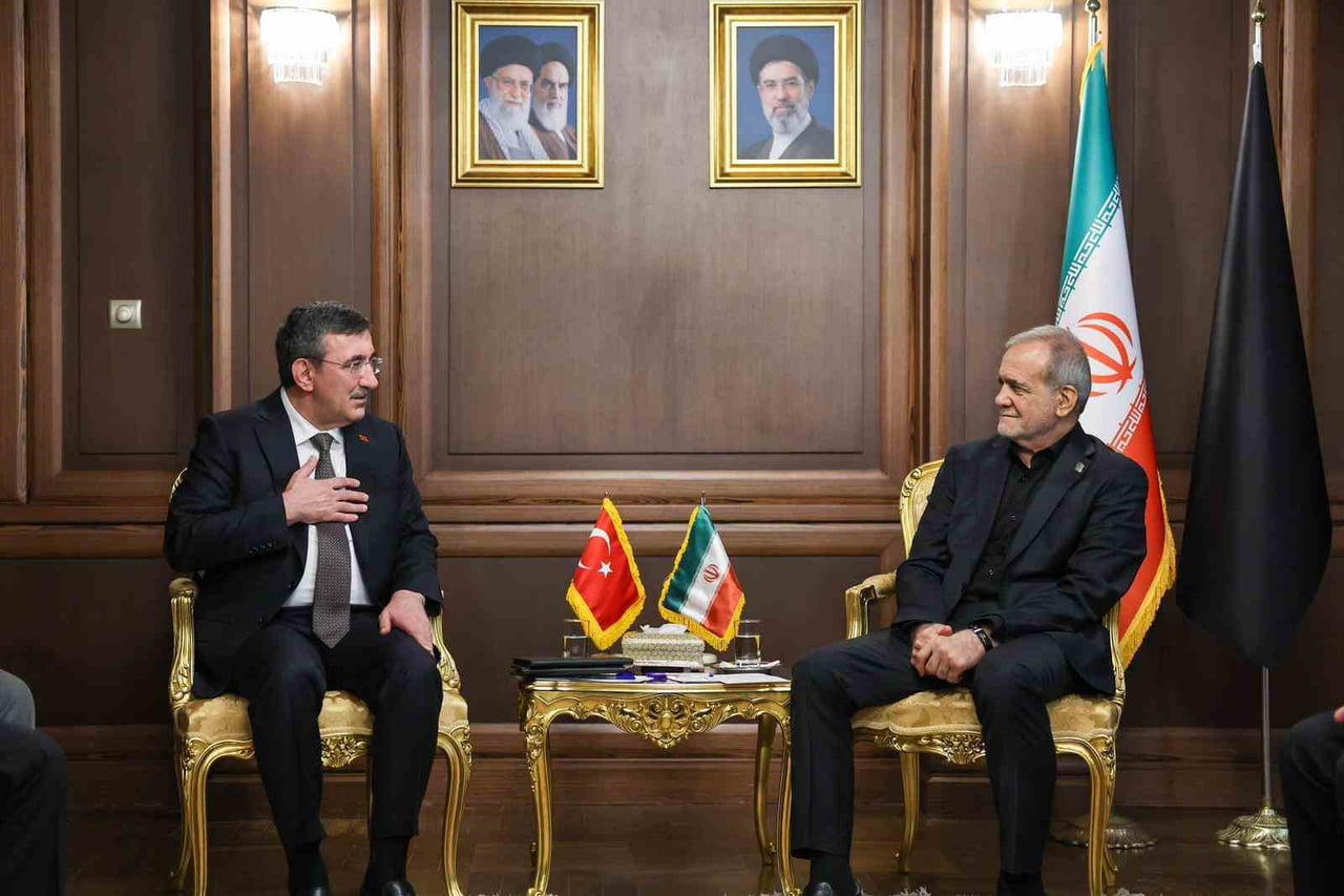CUMHURBAŞKANI YARDIMCISI CEVDET YILMAZ, TAHRAN’DA İRAN CUMHURBAŞKANI MESUD PEZEŞKİYAN İLE...
