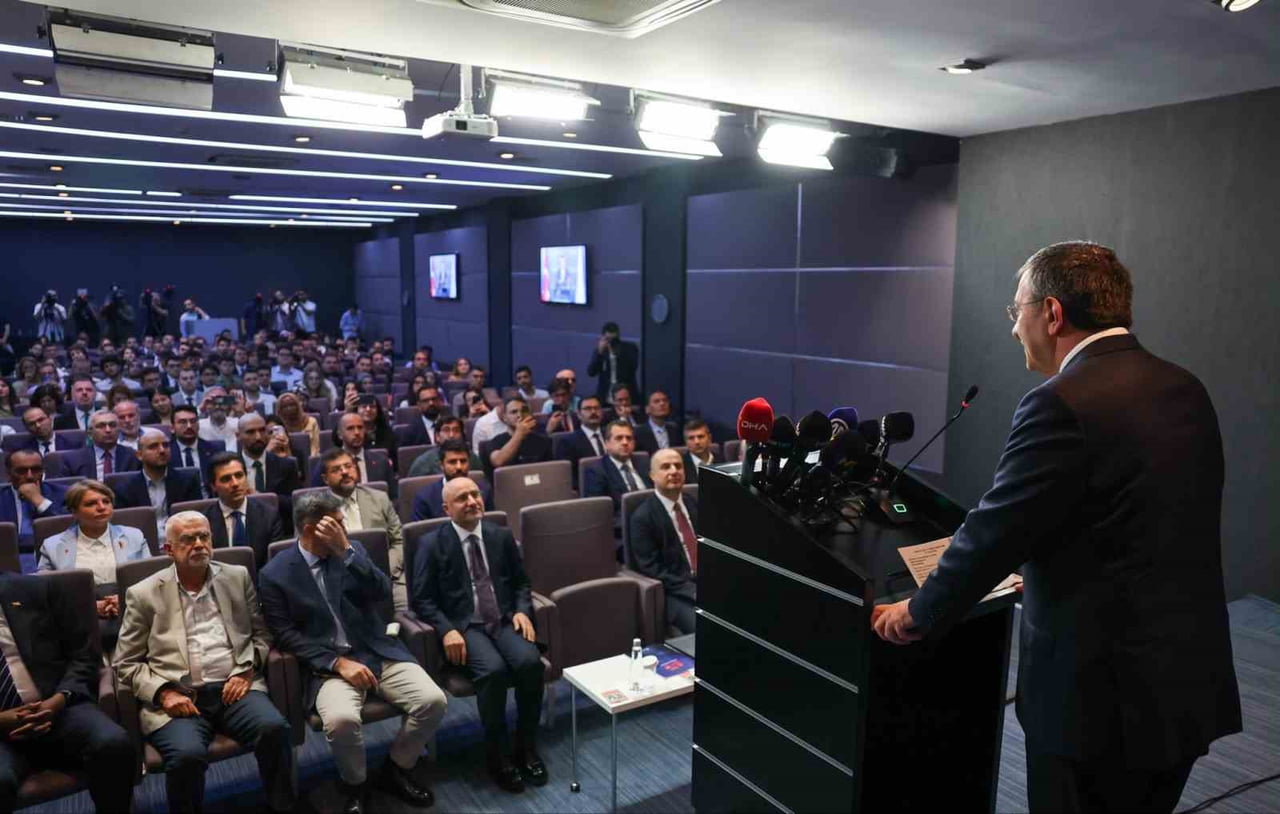 CUMHURBAŞKANI YARDIMCISI YILMAZ, SETA VAKFI TARAFINDAN DÜZENLENEN ‘ONUNCU YILINDA 15 TEMMUZ’...