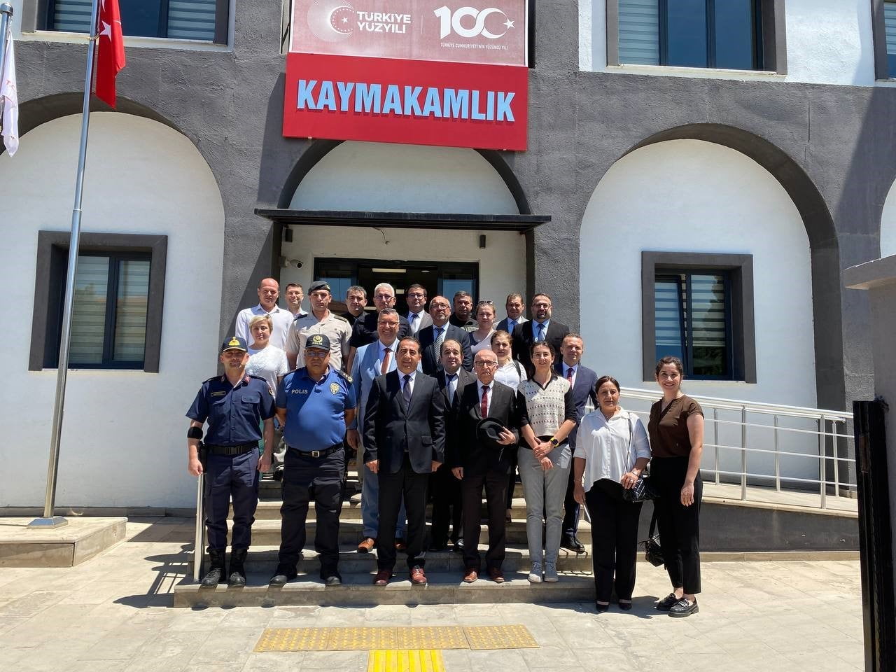 CUMHURBAŞKANLIĞI KARARNAMESİ İLE ALAŞEHİR KAYMAKAMLIĞI GÖREVİNE ATANAN ERCAN ÖTER, GÖREVİNE...