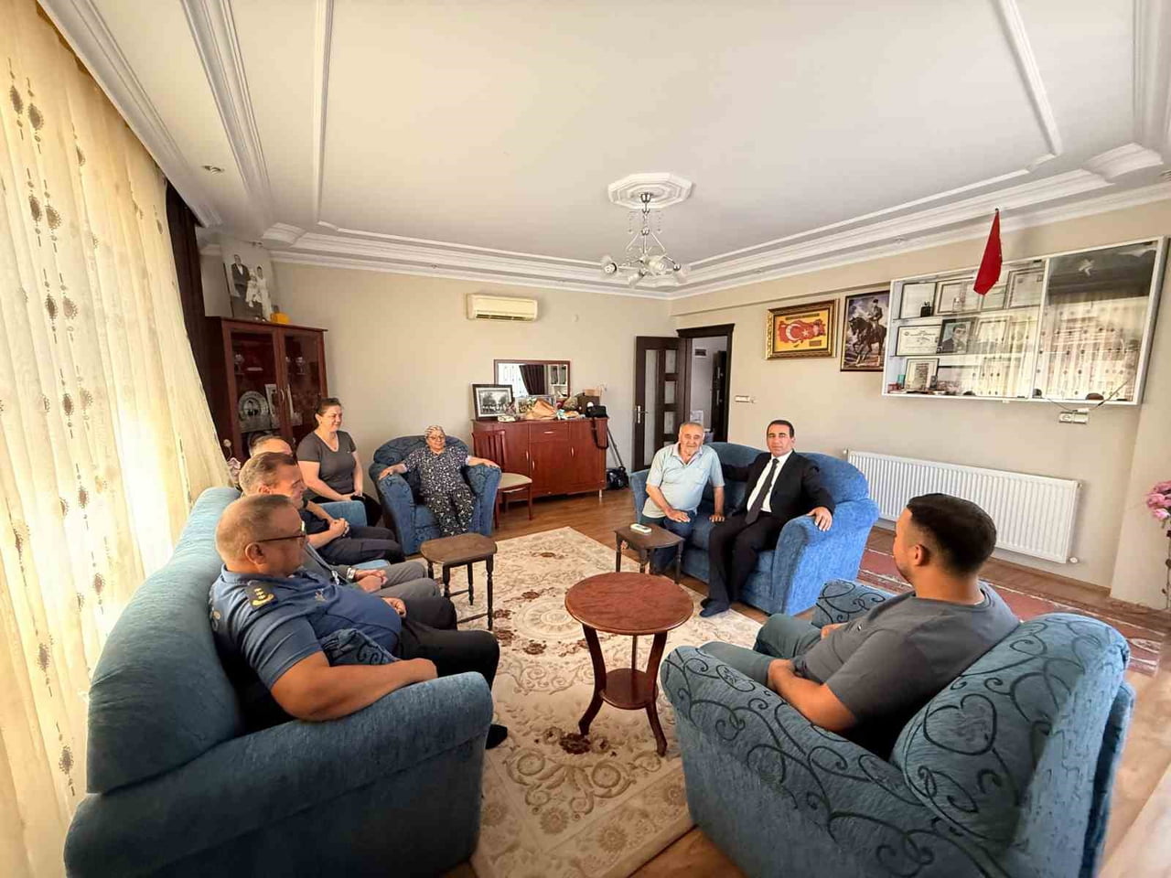CUMHURBAŞKANLIĞI KARARNAMESİ İLE ALAŞEHİR KAYMAKAMLIĞI GÖREVİNE ATANAN ERCAN ÖTER, İLK MESAİ...