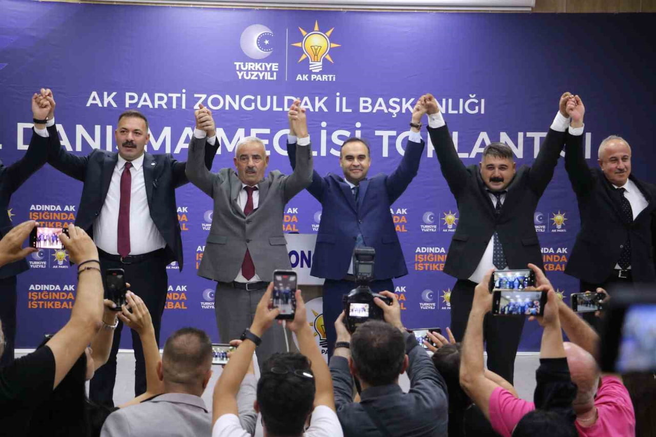 CUMHURİYET HALK PARTİSİ'NDEN (CHP) İSTİFA EDEN İL GENEL MECLİSİ ÜYELERİ NEDİM BEKAR (GRİ TAKIM...